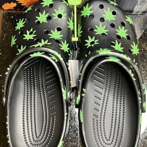 Hemp Leaf Crocs NEW NEVER WORN SIZE M10/W12